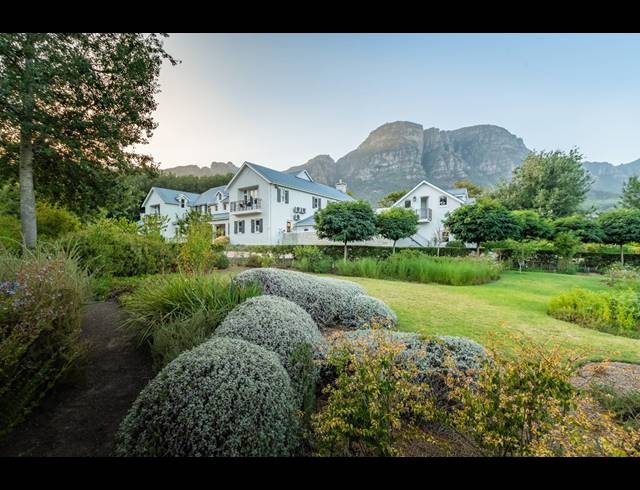9 BEDROOM HOTEL FOR SALE IN BISHOPSCOURT